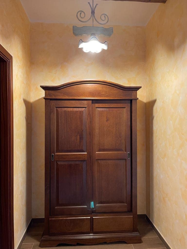 Kleiderschrank Arte Povera 2 Schiebetüren – Massiv/Laminat Nussbaum, 122×59×200 cm