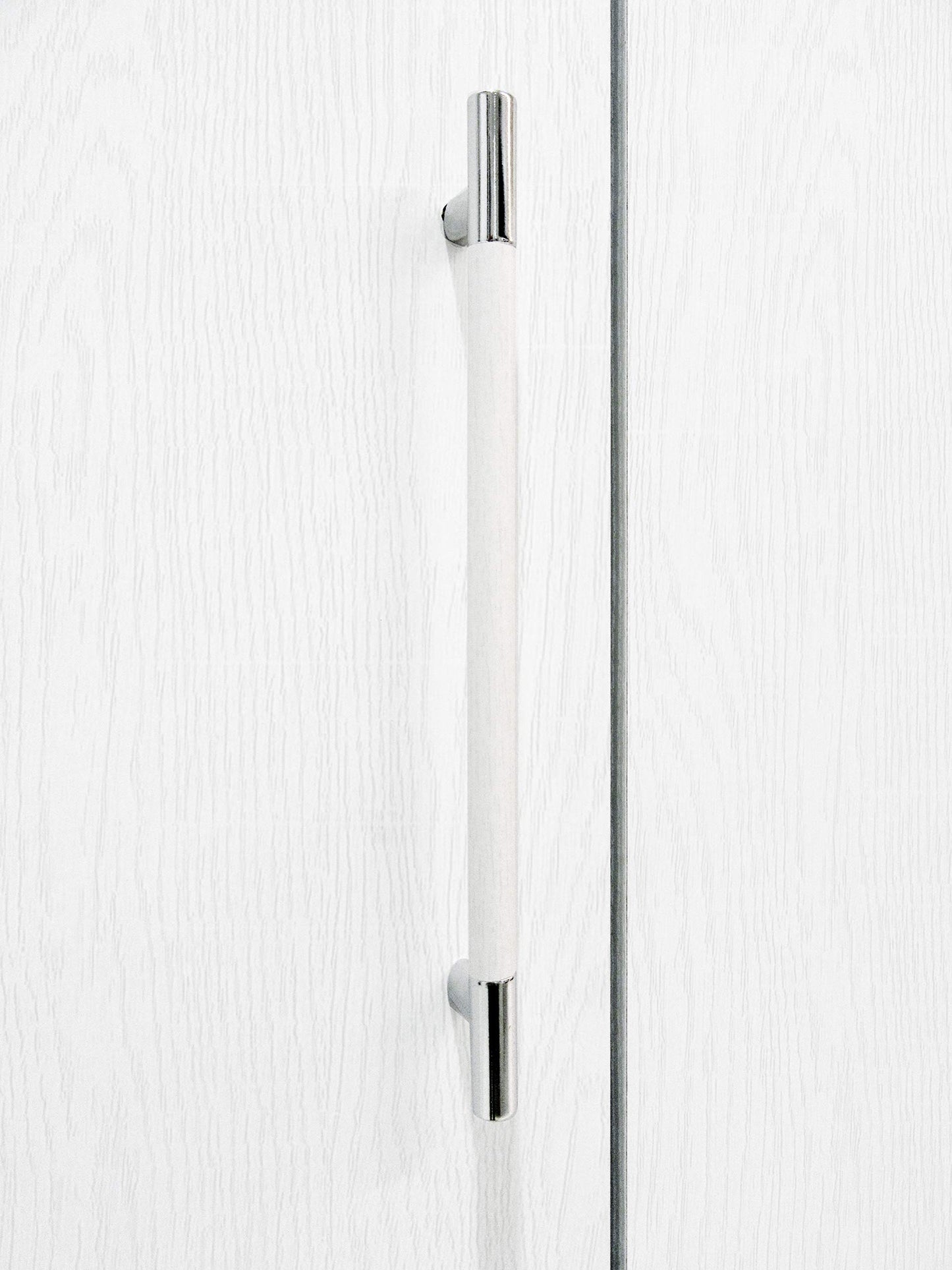 Dmora Kleiderschrank 4-türig Asche Weiß – mit Kleiderstange, 180×247×58 cm